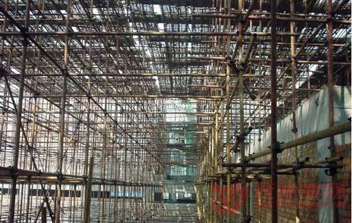 腳手架搭設(shè)的現(xiàn)場(chǎng)